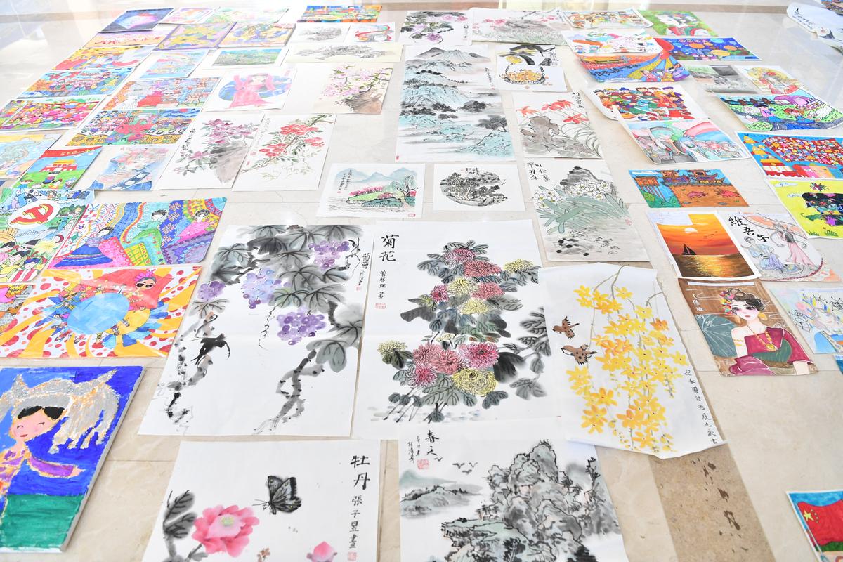 民族團(tuán)結(jié)主題文藝作品大集合來(lái)這個(gè)評(píng)審現(xiàn)場(chǎng)先睹為快