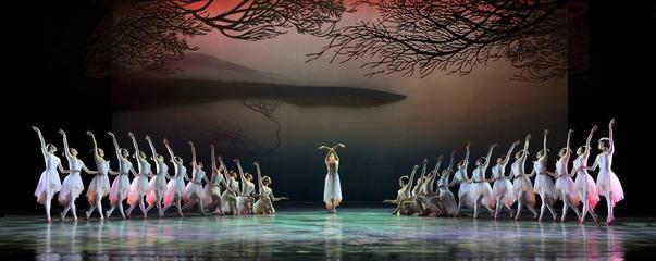 【上?！俊吨禧q》歸來&ldquo;水晶宮&rdquo;,&ldquo;吉祥之鳥&rdquo;性靈起舞