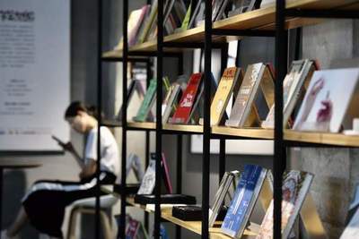 晨報(bào)說書 真有人在這里過夜嗎?上海最美24小時書店,愛書人的深夜可以不打烊 上海文藝評論專項(xiàng)基金